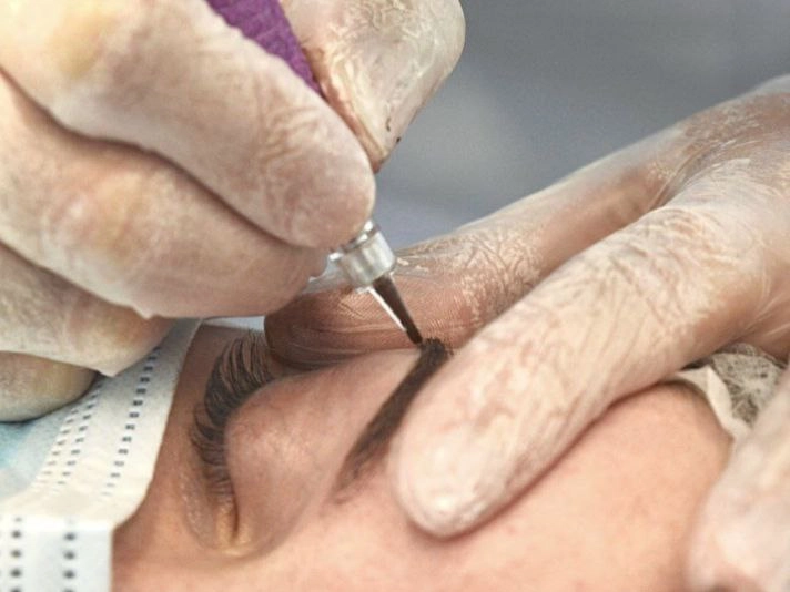 Micropigmentación de cejas en Málaga