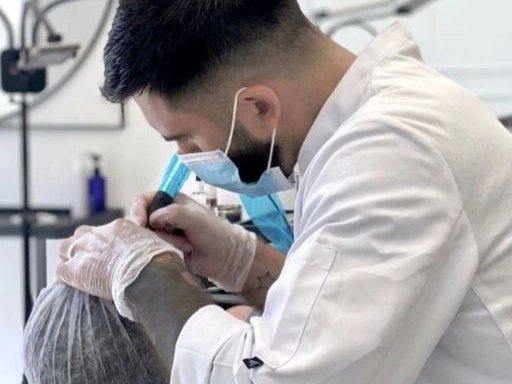 Micropigmentación en ejecución